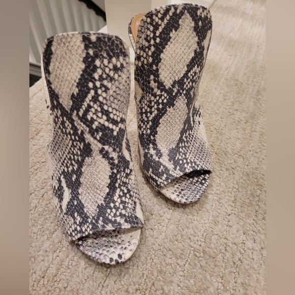 Brand new Steve Madden snake skin heeled sandals - Picture 5 of 5